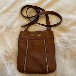 Cute leather Michael Kors Crossbody bag like new
